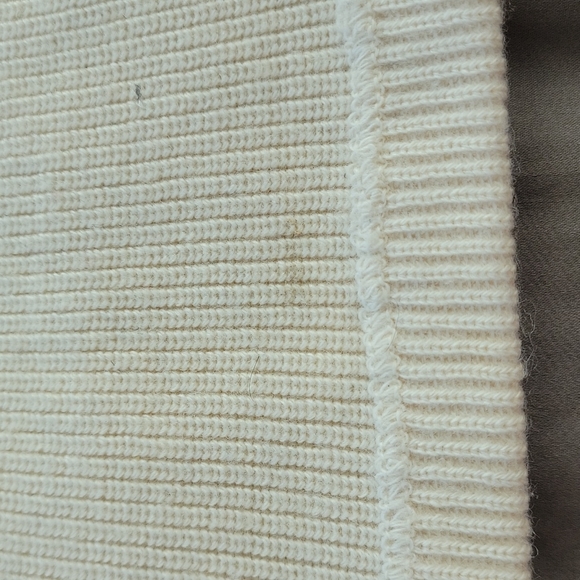 Lacoste white beanie - Picture 4 of 8